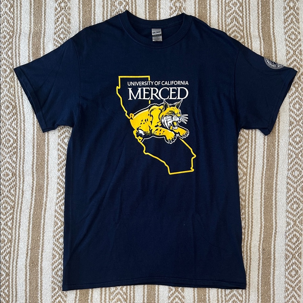 Gildan University of California Merced Bobcat T-Shirt - Navy Blue